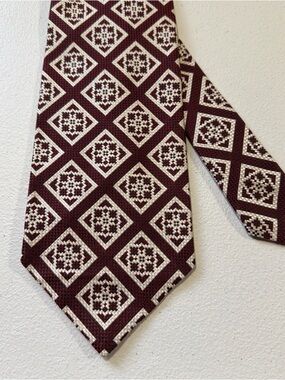Dior Burgundy and Cream Geometric Silk Tie